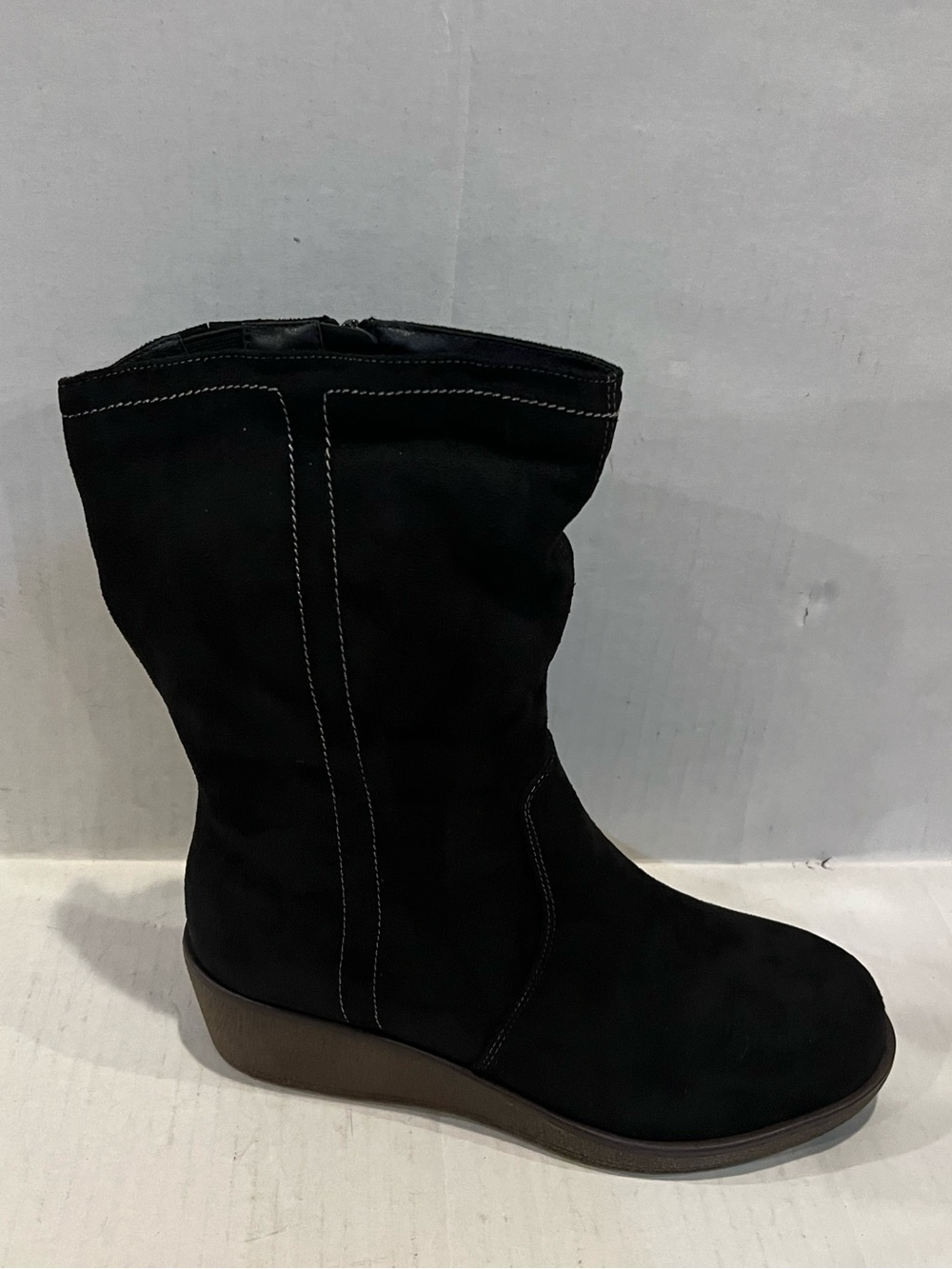 Seventh Avenue Black Suede Sherpa Lined Wedge Boots. 41/10
